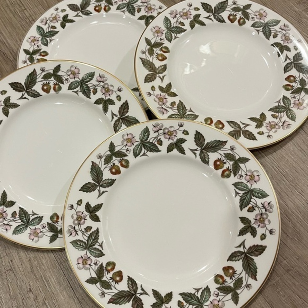 Wedgwood Strawberry Hill 8” Plates Set of 4